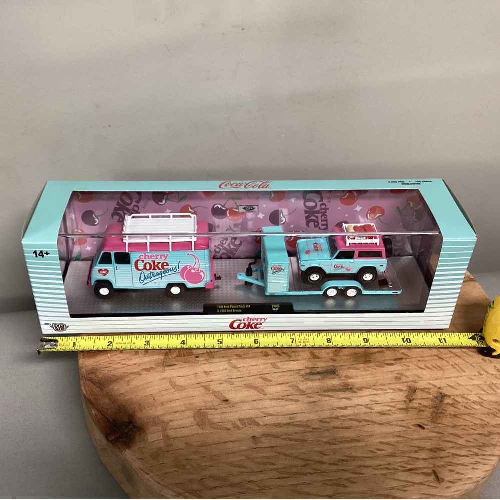 🔴 NWT - Diecast Cherry Coke Collectible Set - 1948 Ford Parcel Trk & 1966 Bronco - Picture 14 of 16